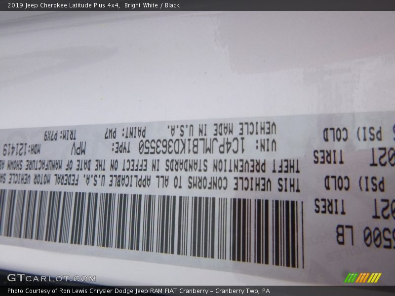 Bright White / Black 2019 Jeep Cherokee Latitude Plus 4x4