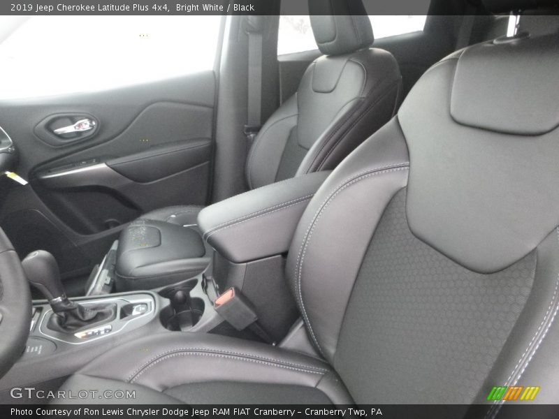 Bright White / Black 2019 Jeep Cherokee Latitude Plus 4x4