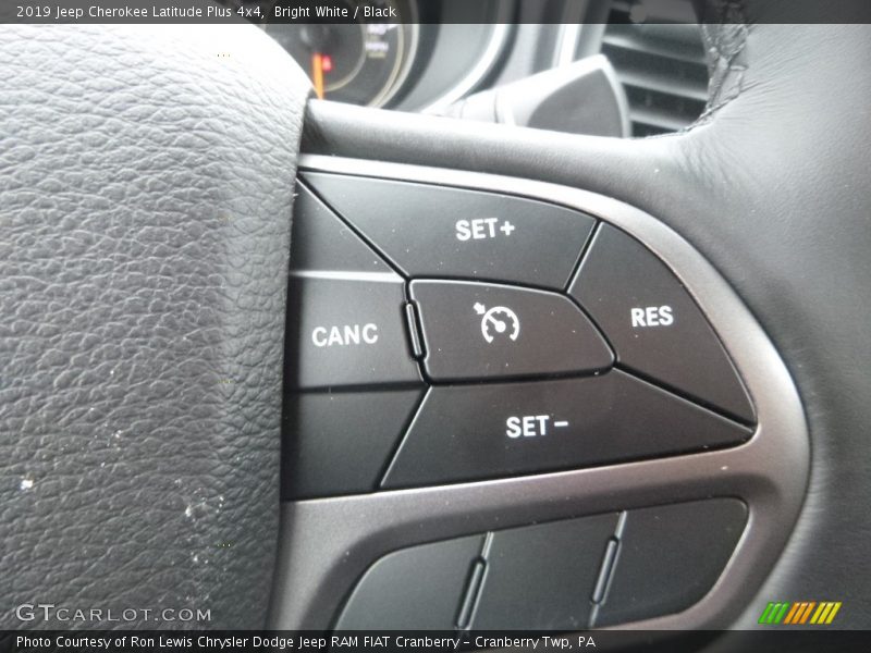 Bright White / Black 2019 Jeep Cherokee Latitude Plus 4x4