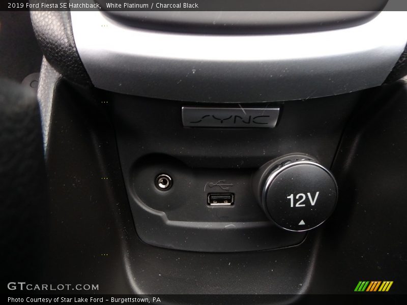 White Platinum / Charcoal Black 2019 Ford Fiesta SE Hatchback