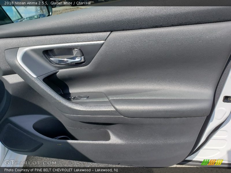Glacier White / Charcoal 2018 Nissan Altima 2.5 S