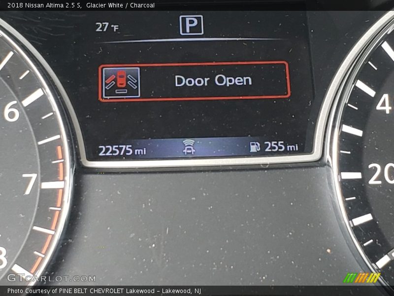 Glacier White / Charcoal 2018 Nissan Altima 2.5 S