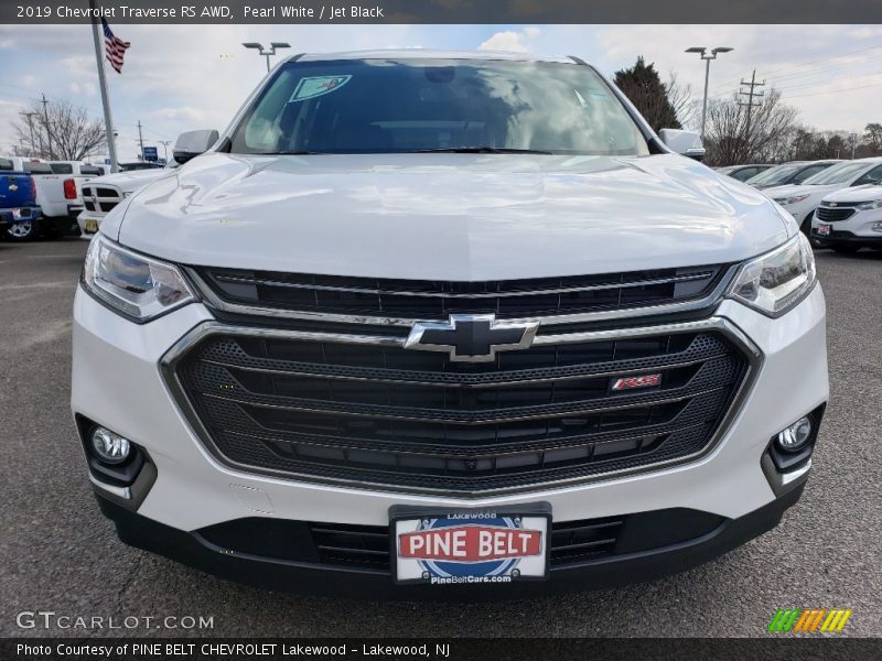 Pearl White / Jet Black 2019 Chevrolet Traverse RS AWD