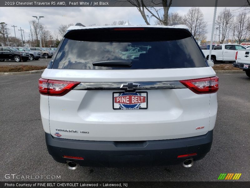 Pearl White / Jet Black 2019 Chevrolet Traverse RS AWD
