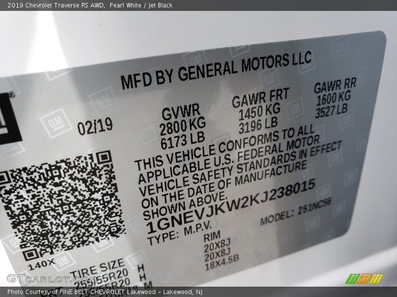 Pearl White / Jet Black 2019 Chevrolet Traverse RS AWD