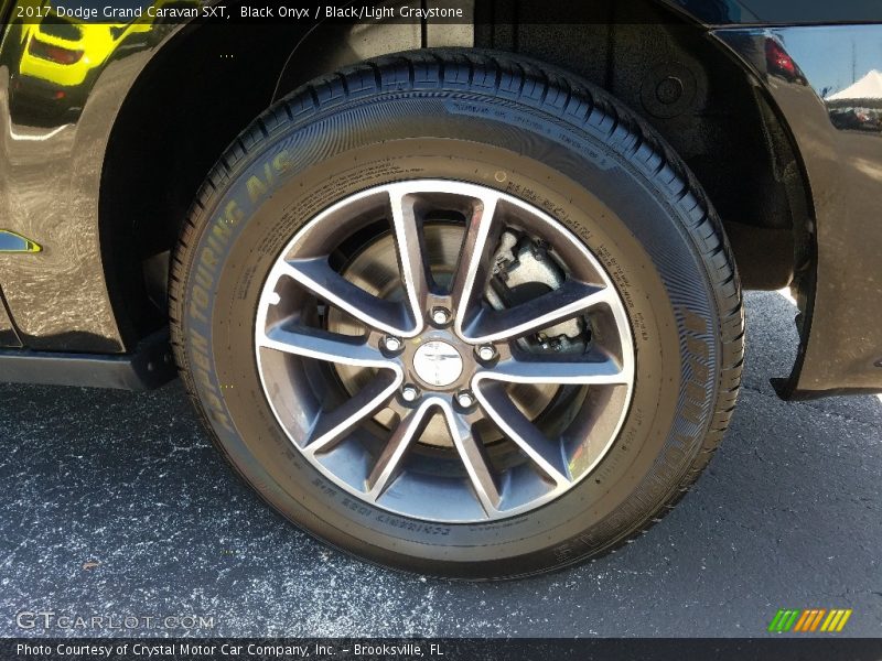 Black Onyx / Black/Light Graystone 2017 Dodge Grand Caravan SXT
