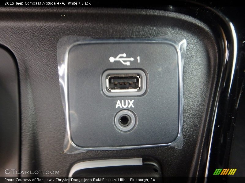 White / Black 2019 Jeep Compass Altitude 4x4