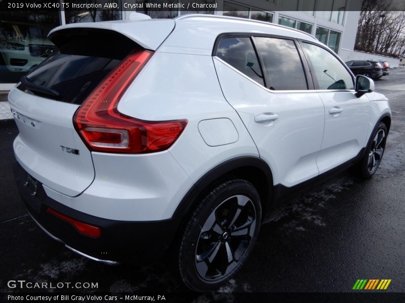 Crystal White Metallic / Charcoal 2019 Volvo XC40 T5 Inscription AWD