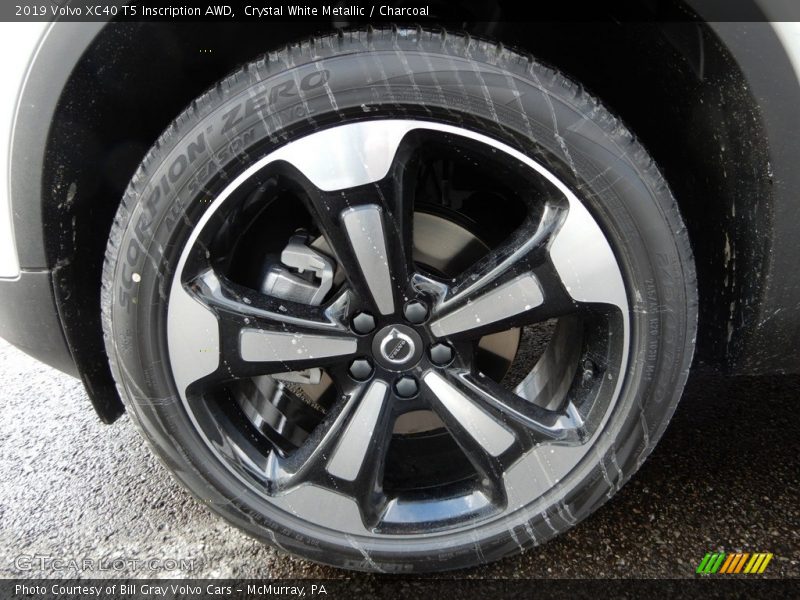 Crystal White Metallic / Charcoal 2019 Volvo XC40 T5 Inscription AWD