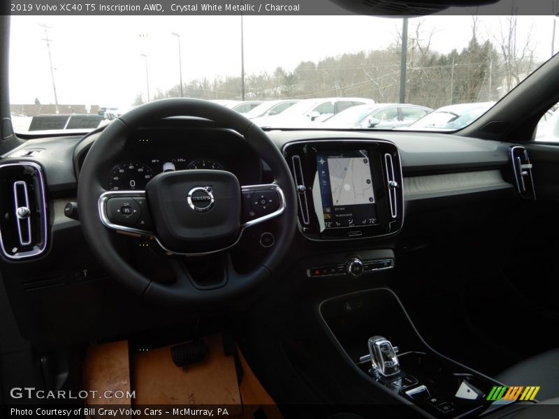 Crystal White Metallic / Charcoal 2019 Volvo XC40 T5 Inscription AWD