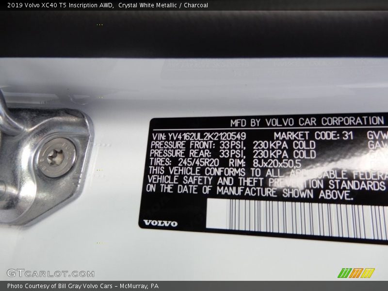 Crystal White Metallic / Charcoal 2019 Volvo XC40 T5 Inscription AWD