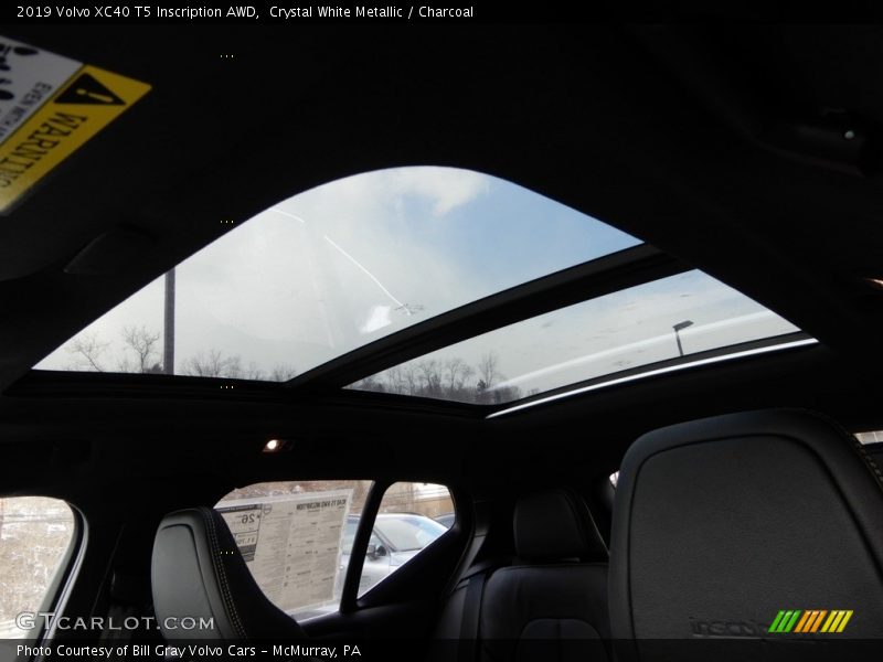 Crystal White Metallic / Charcoal 2019 Volvo XC40 T5 Inscription AWD