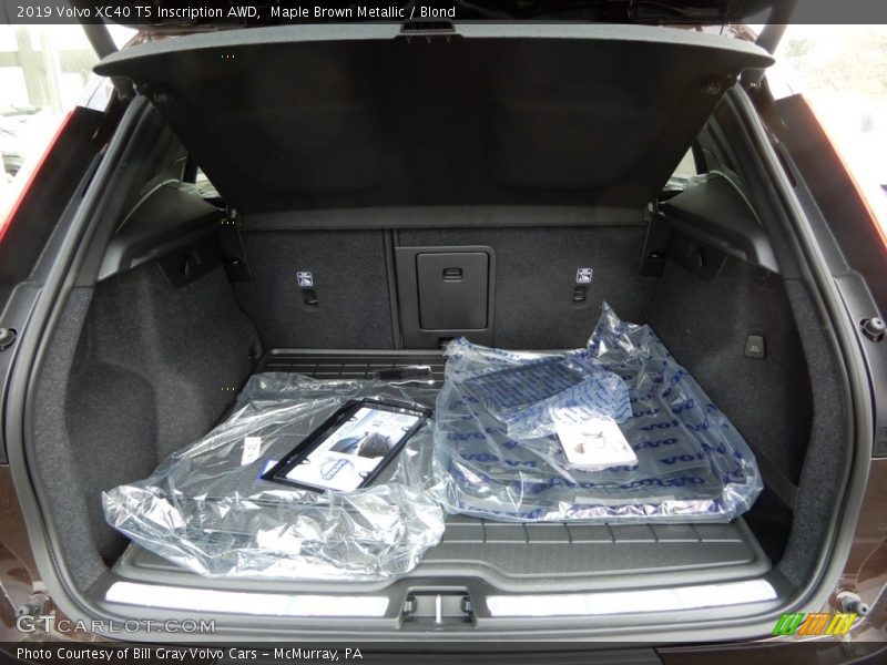 Maple Brown Metallic / Blond 2019 Volvo XC40 T5 Inscription AWD