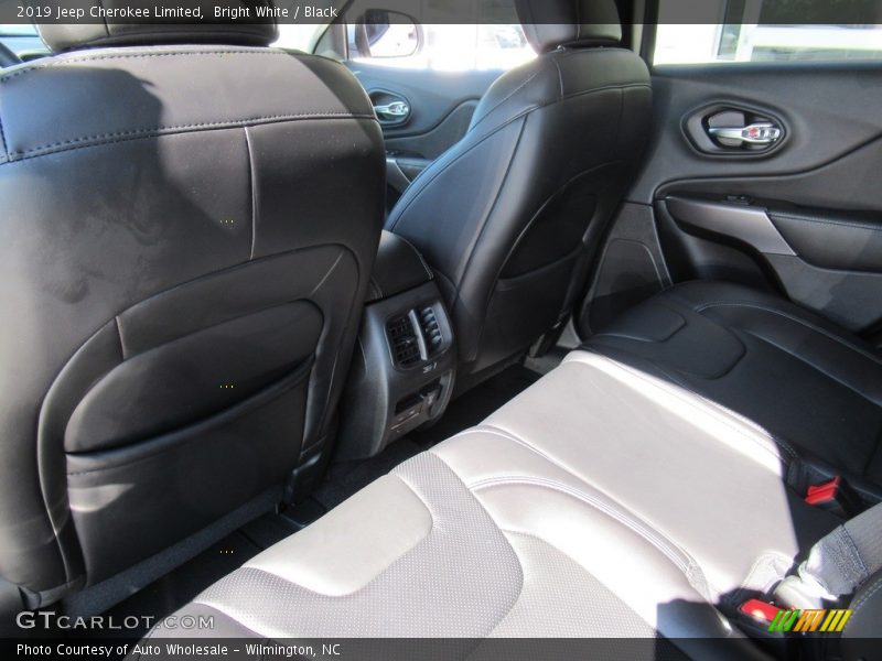 Bright White / Black 2019 Jeep Cherokee Limited