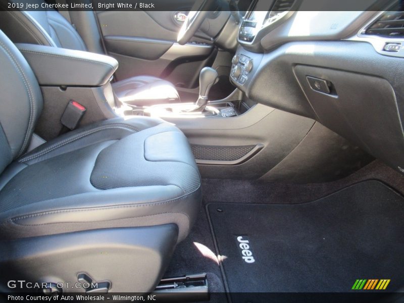 Bright White / Black 2019 Jeep Cherokee Limited