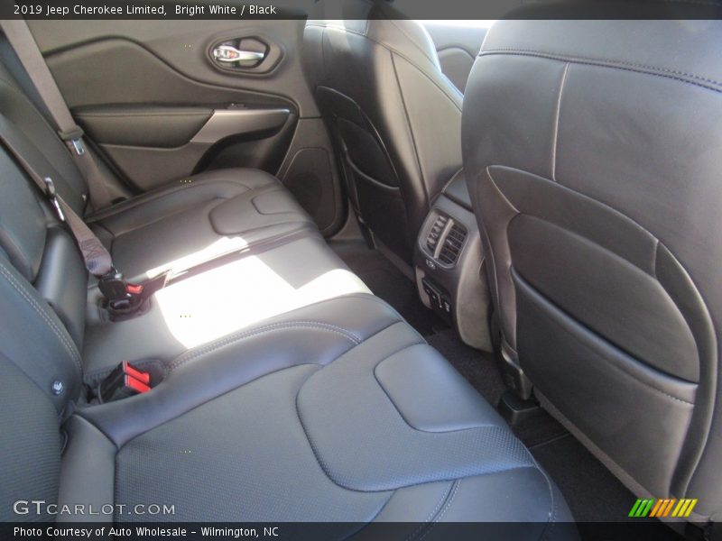Bright White / Black 2019 Jeep Cherokee Limited
