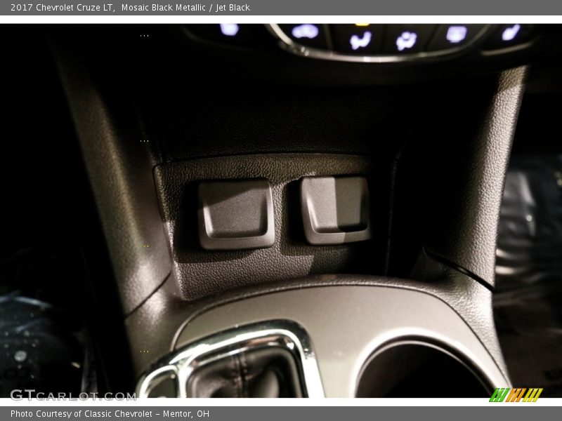 Mosaic Black Metallic / Jet Black 2017 Chevrolet Cruze LT