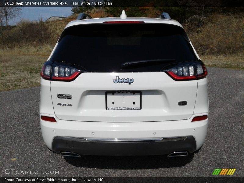 Pearl White / Black/Tan 2019 Jeep Cherokee Overland 4x4