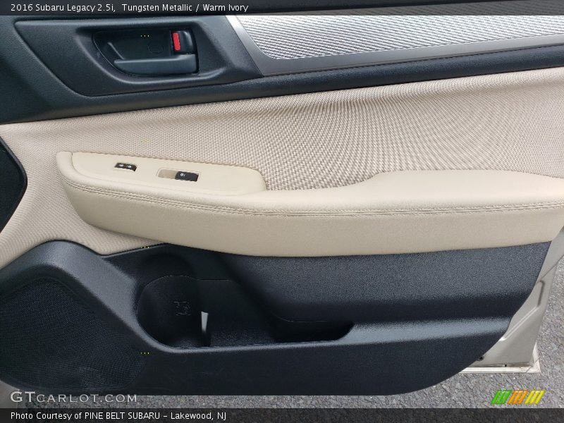 Tungsten Metallic / Warm Ivory 2016 Subaru Legacy 2.5i