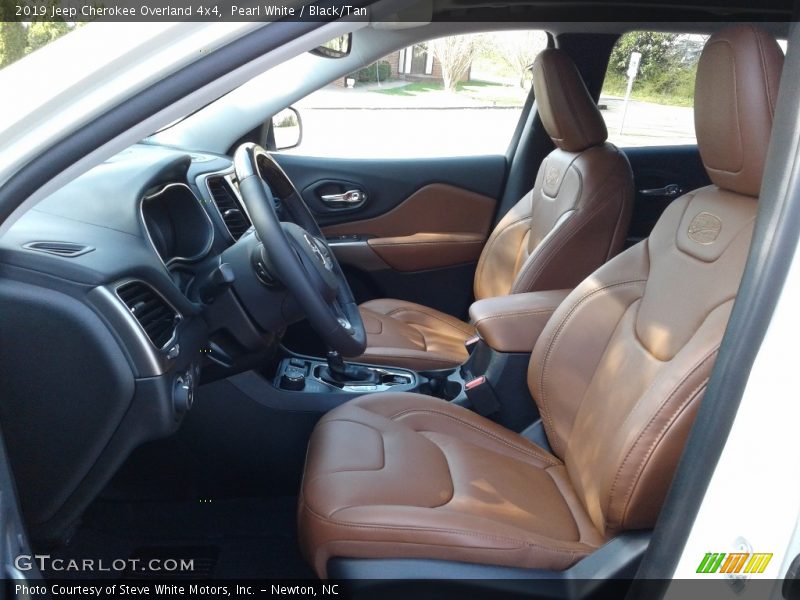 Pearl White / Black/Tan 2019 Jeep Cherokee Overland 4x4