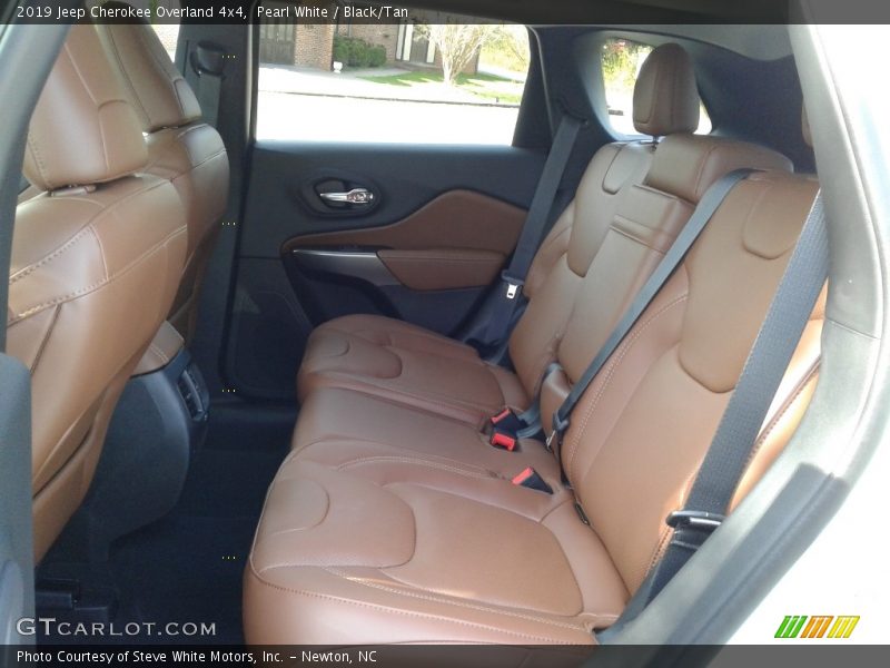 Pearl White / Black/Tan 2019 Jeep Cherokee Overland 4x4