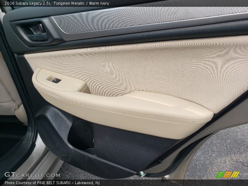 Tungsten Metallic / Warm Ivory 2016 Subaru Legacy 2.5i
