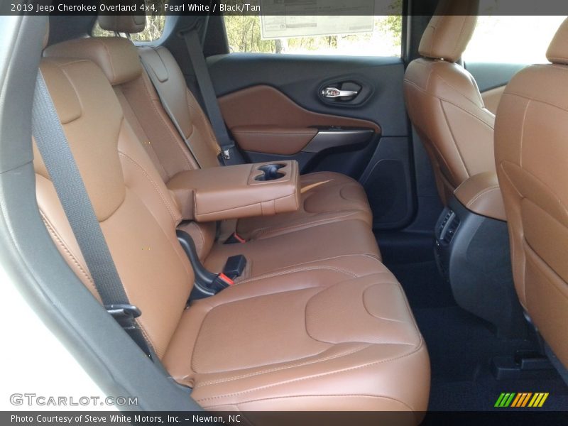 Pearl White / Black/Tan 2019 Jeep Cherokee Overland 4x4