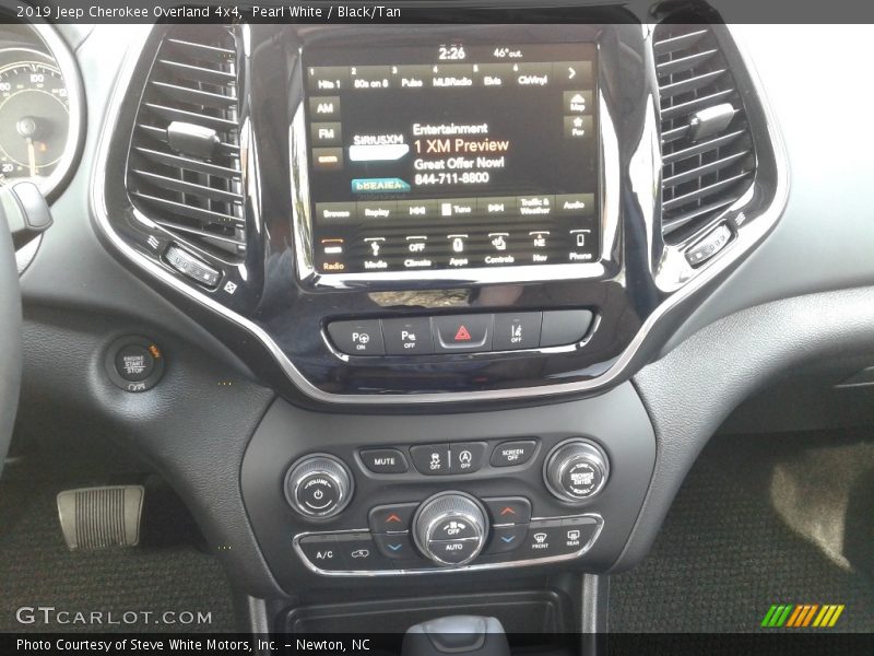 Pearl White / Black/Tan 2019 Jeep Cherokee Overland 4x4