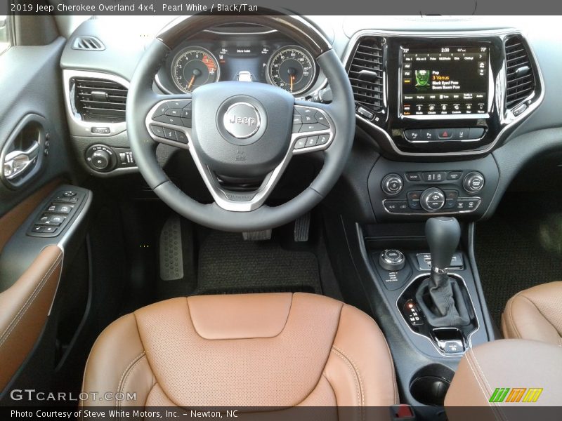 Pearl White / Black/Tan 2019 Jeep Cherokee Overland 4x4