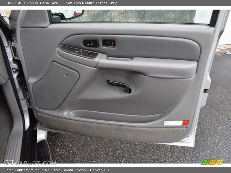 Silver Birch Metallic / Stone Gray 2004 GMC Yukon XL Denali AWD
