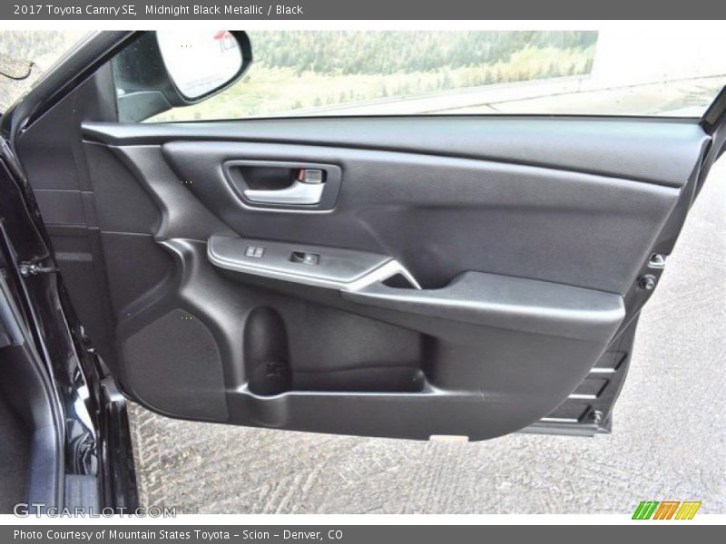 Midnight Black Metallic / Black 2017 Toyota Camry SE