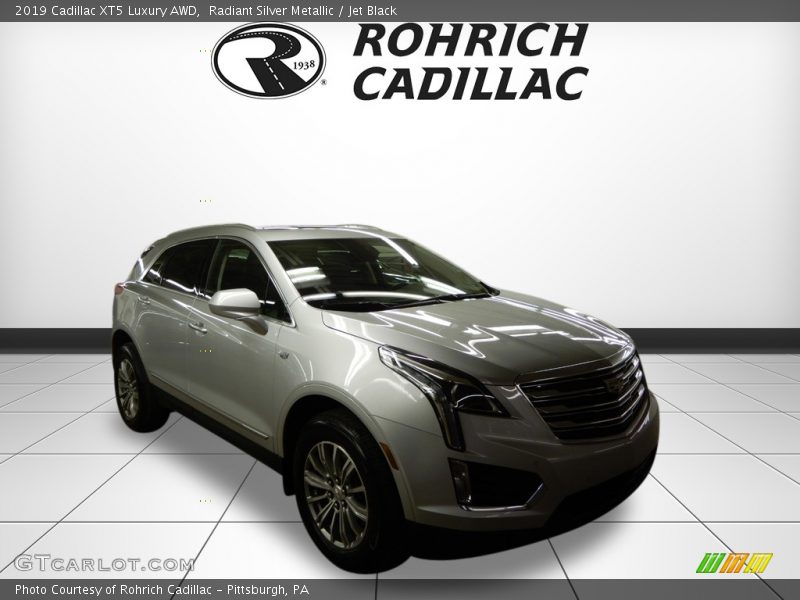 Radiant Silver Metallic / Jet Black 2019 Cadillac XT5 Luxury AWD
