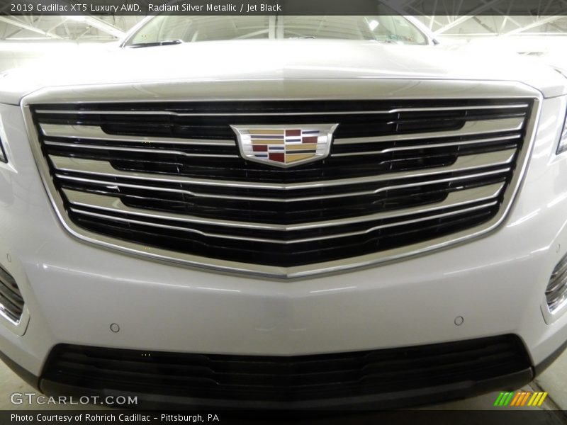 Radiant Silver Metallic / Jet Black 2019 Cadillac XT5 Luxury AWD