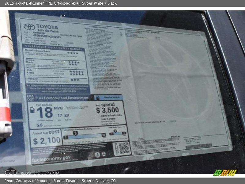 Super White / Black 2019 Toyota 4Runner TRD Off-Road 4x4