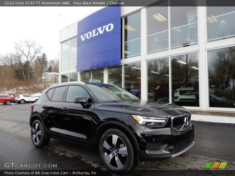 Front 3/4 View of 2019 XC40 T5 Momentum AWD