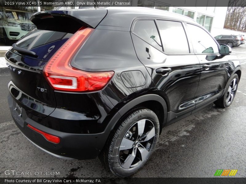 Onyx Black Metallic / Charcoal 2019 Volvo XC40 T5 Momentum AWD