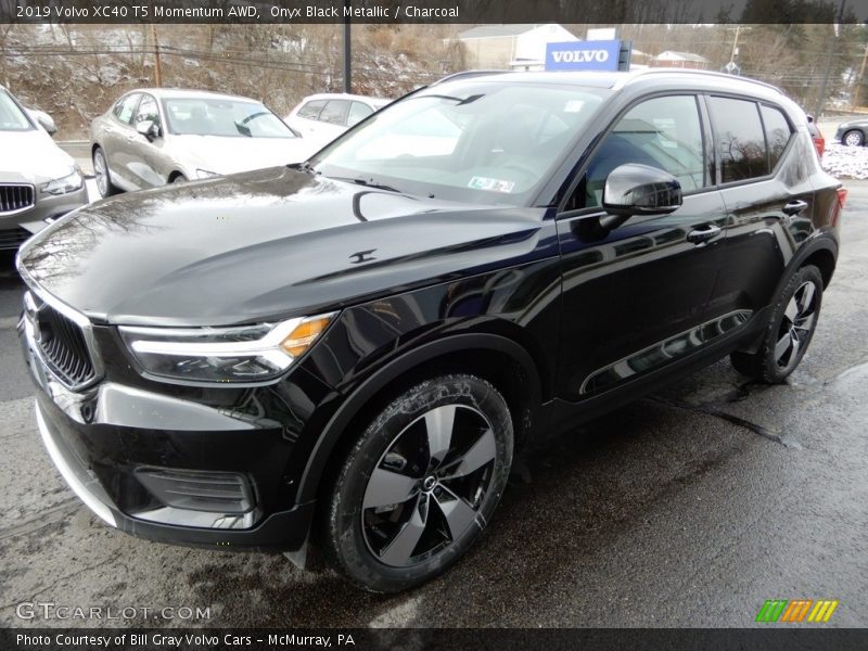 Onyx Black Metallic / Charcoal 2019 Volvo XC40 T5 Momentum AWD