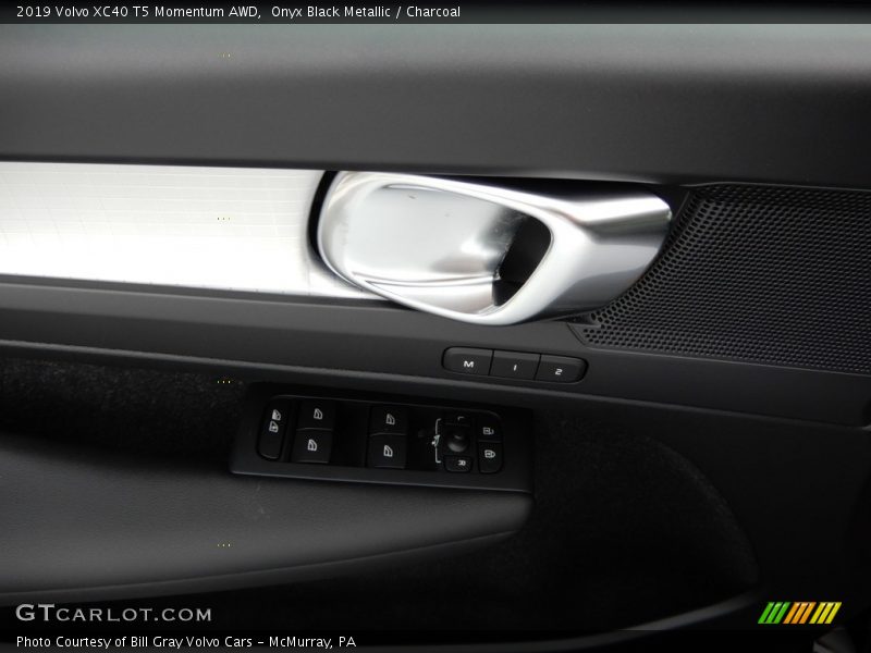Onyx Black Metallic / Charcoal 2019 Volvo XC40 T5 Momentum AWD