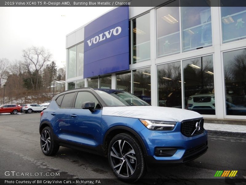 Front 3/4 View of 2019 XC40 T5 R-Design AWD