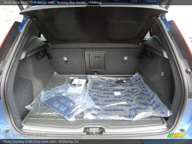 Bursting Blue Metallic / Charcoal 2019 Volvo XC40 T5 R-Design AWD