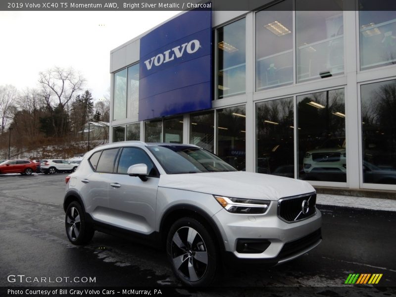 Front 3/4 View of 2019 XC40 T5 Momentum AWD