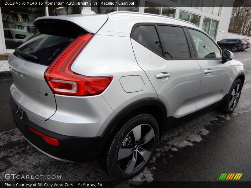 Bright Silver Metallic / Charcoal 2019 Volvo XC40 T5 Momentum AWD