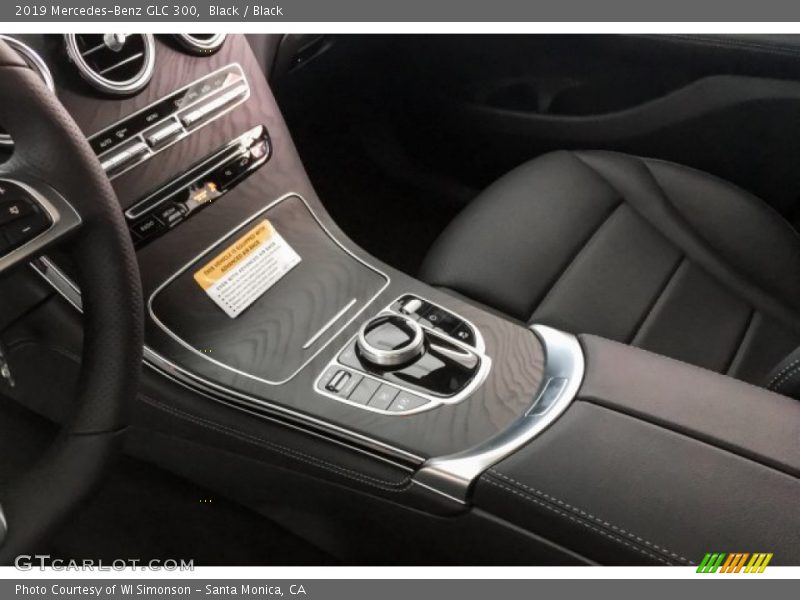 Black / Black 2019 Mercedes-Benz GLC 300