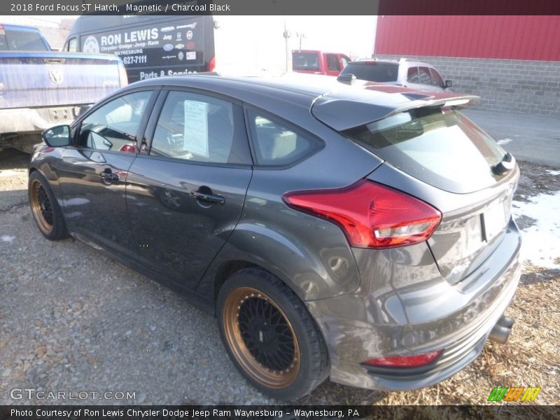 Magnetic / Charcoal Black 2018 Ford Focus ST Hatch