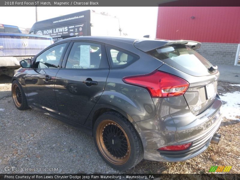 Magnetic / Charcoal Black 2018 Ford Focus ST Hatch