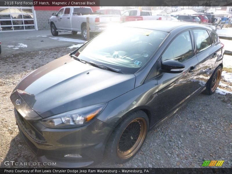 Magnetic / Charcoal Black 2018 Ford Focus ST Hatch