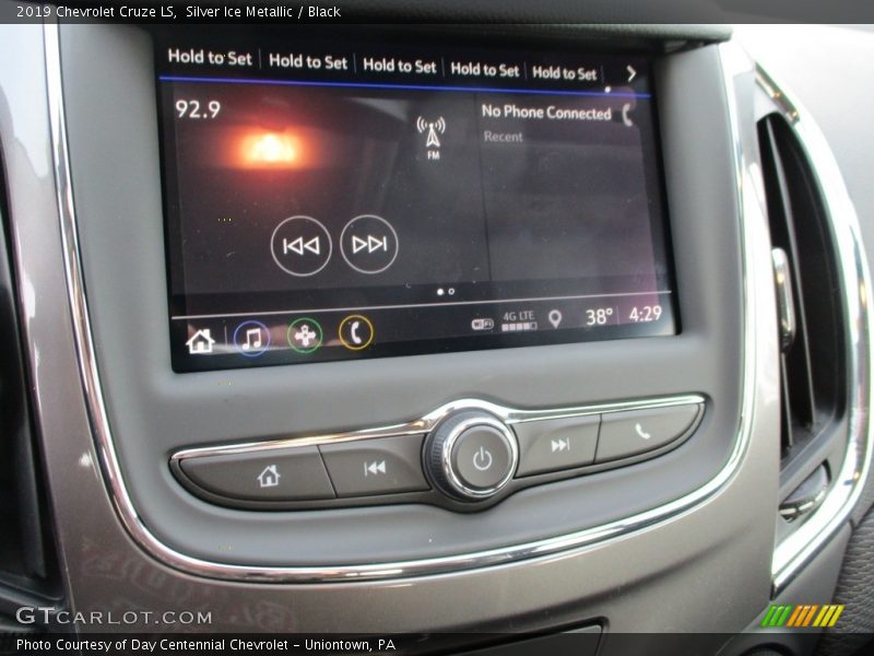 Silver Ice Metallic / Black 2019 Chevrolet Cruze LS