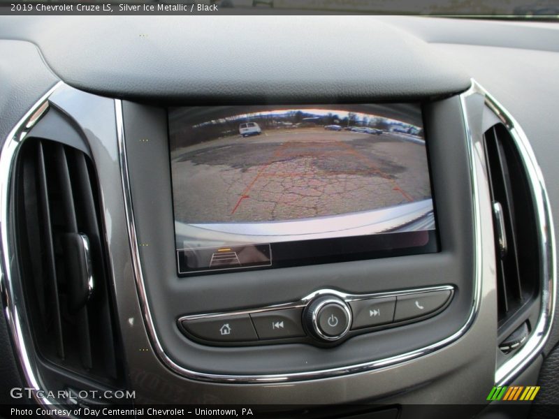 Silver Ice Metallic / Black 2019 Chevrolet Cruze LS