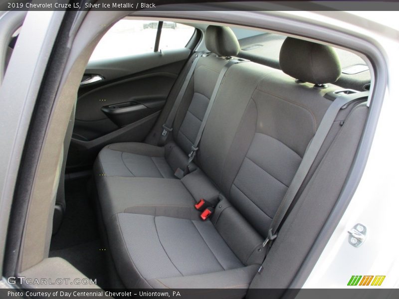 Silver Ice Metallic / Black 2019 Chevrolet Cruze LS