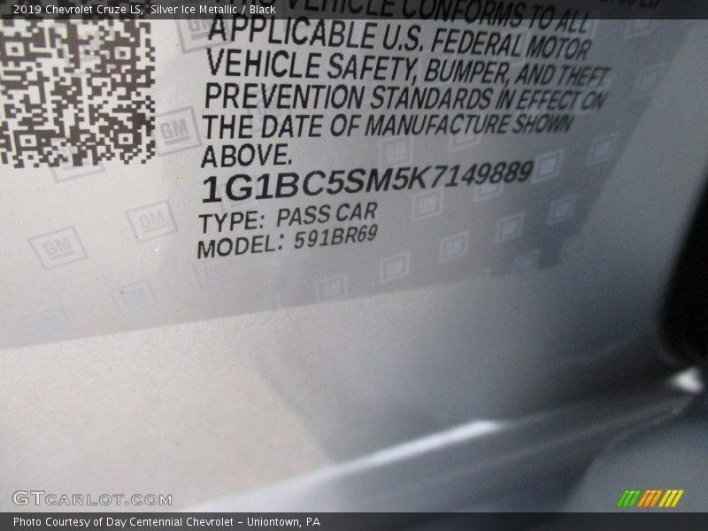 Silver Ice Metallic / Black 2019 Chevrolet Cruze LS
